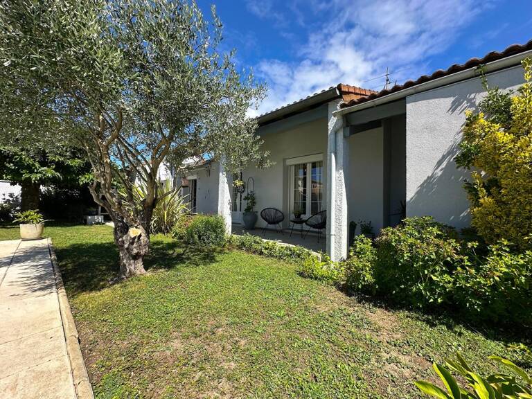 À vendre belle maison de plain-pied avec garage et piscine — photo 1
