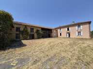 À vendre, proche Trie-sur-Baïse (Hautes-Pyrénées): maison gasconne avec grange, terrasse, porcherie, hangar, mare et terrain de 10 000 m² (1ha) offrant une vue sur les montagnes et la campagne. Situation calme et rurale — photo 2