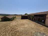 À vendre, proche Trie-sur-Baïse (Hautes-Pyrénées): maison gasconne avec grange, terrasse, porcherie, hangar, mare et terrain de 10 000 m² (1ha) offrant une vue sur les montagnes et la campagne. Situation calme et rurale — photo 4