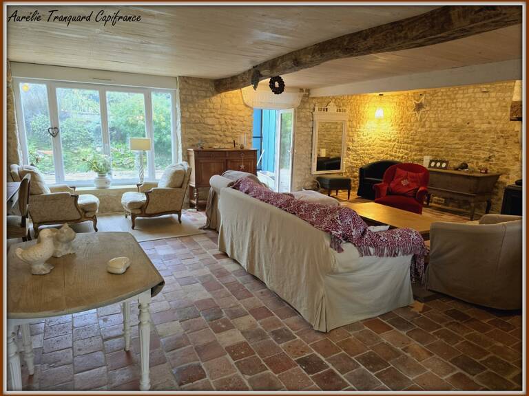 Maison à vendre 4 pièces ANTEZANT LA CHAPELLE (17) LONGERE/ maison charentaise avec dépendances — photo 1