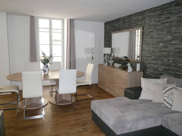 ⚜ COGNAC Rue Piétonne IMMEUBLE de RAPPORT Local Commercial et Appartement ⚜ — photo 1