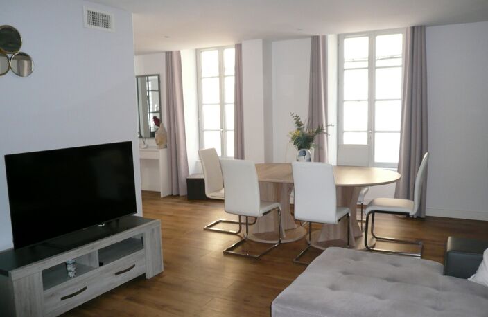 ⚜ COGNAC Rue Piétonne IMMEUBLE de RAPPORT Local Commercial et Appartement ⚜ — photo 4