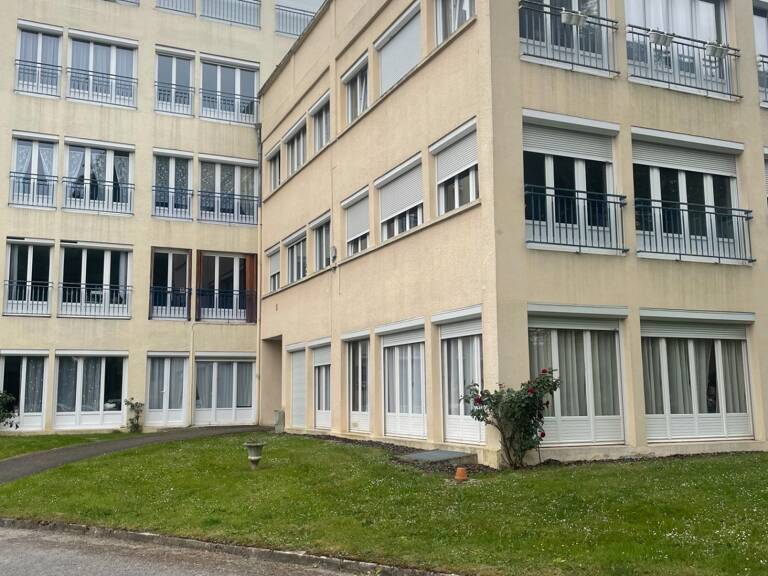 SOISSONS (02) A VENDRE  HYPER CENTRE APPARTEMENT DE 38 m2  AVEC PARKING — photo 1