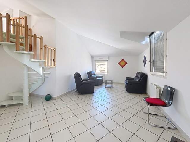 Appartement à vendre 4 pièces  (07) - Superficie 76 m2 loi Carrez - Ascenseur — photo du bien