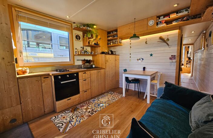 Vivez autrement à Nantes : un appartement flottant de 33 m² au fil de l'eau — photo 2