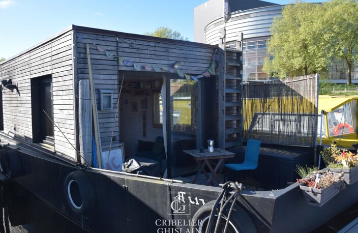 Vivez autrement à Nantes : un appartement flottant de 33 m² au fil de l'eau — photo 3