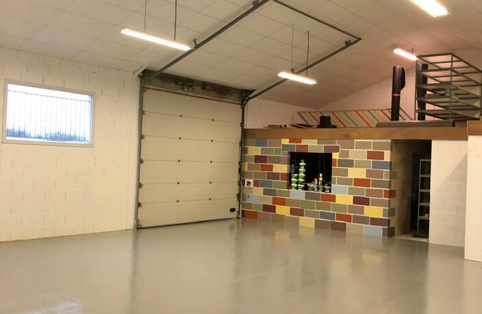 Local artisanal 180 m² avec bureau – Saint Martin des Tilleuls — photo 2