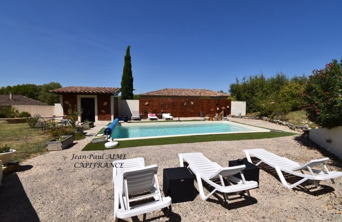 BARJAC – Une propriété de 210 m2 dont un appartement de 70 m2 avec panorama sur les Cévennes, à quelques pas du cœur du village — photo 2
