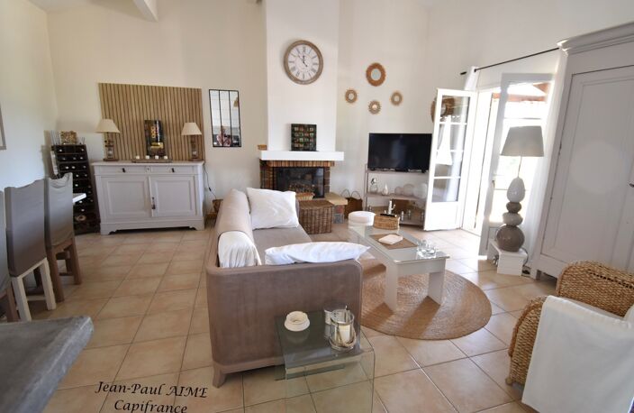 BARJAC – Une propriété de 210 m2 dont un appartement de 70 m2 avec panorama sur les Cévennes, à quelques pas du cœur du village — photo 3