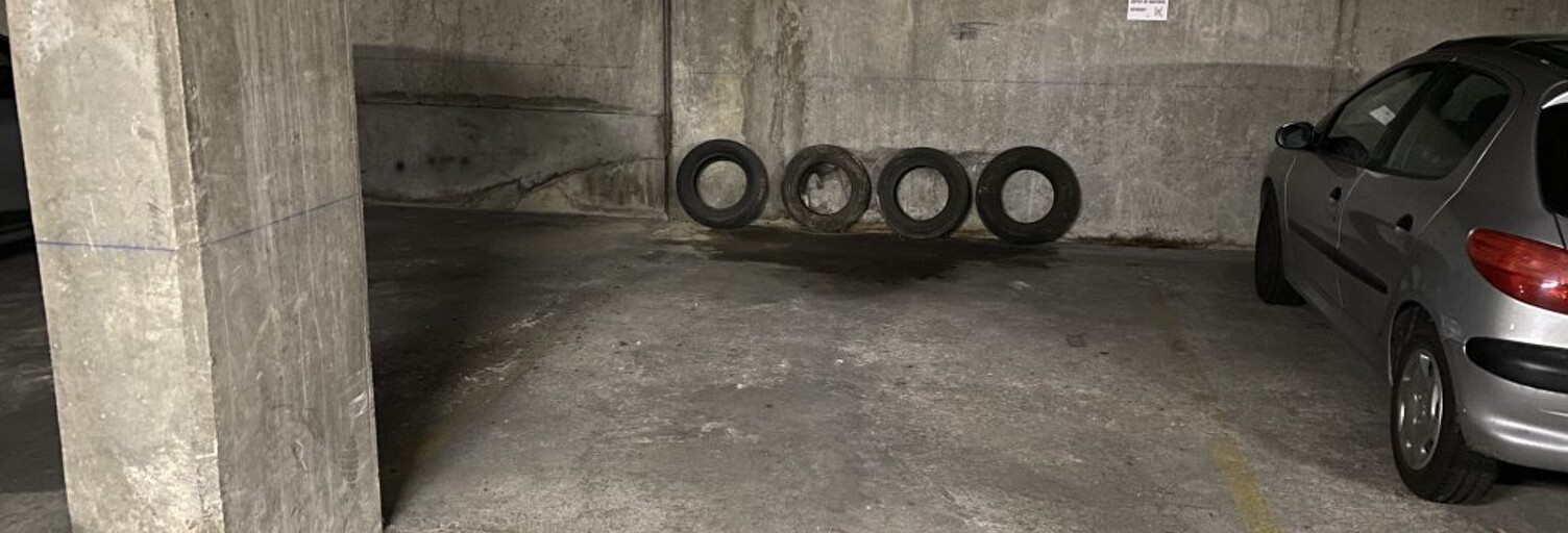 Garage   m² à louer à Paris 11 (75011)