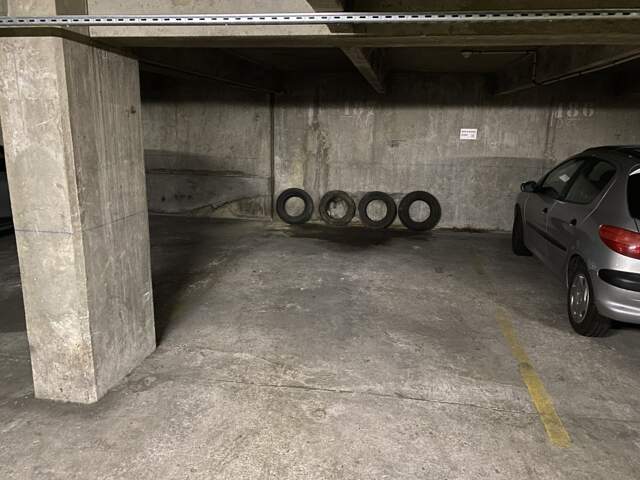 PARKING - AVRON — photo du bien