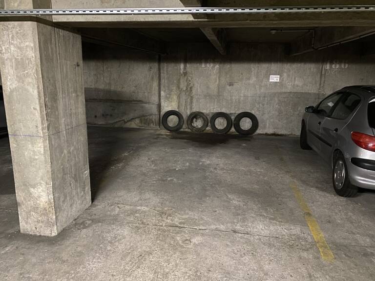 PARKING - AVRON — photo 1