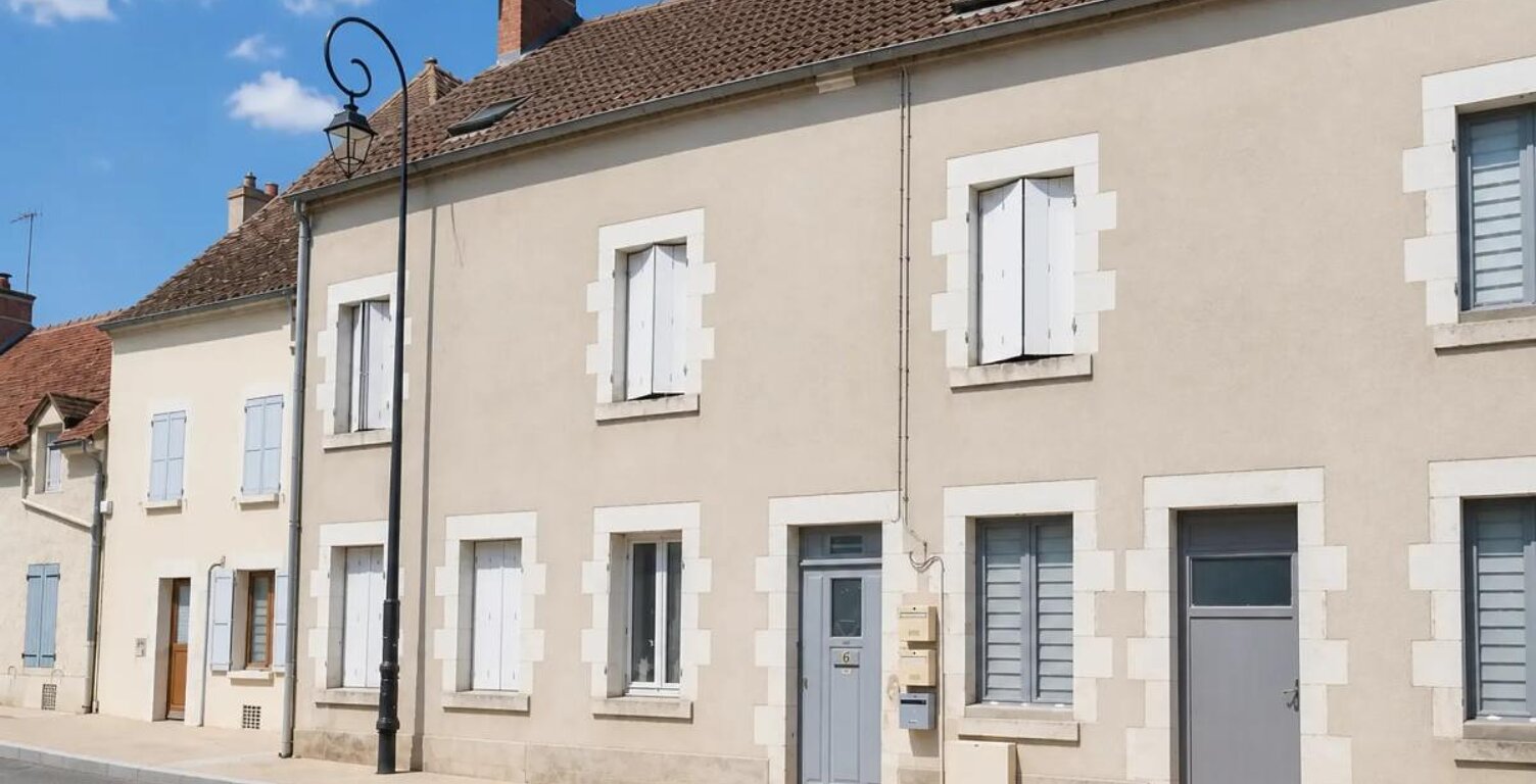 Immeuble de 14 pièces de 350 m² à Beaulieu-sur-Loire — photo 1