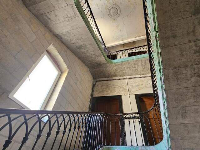 À Vendre - Ensemble immobilier de 690m² à rénover — photo du bien