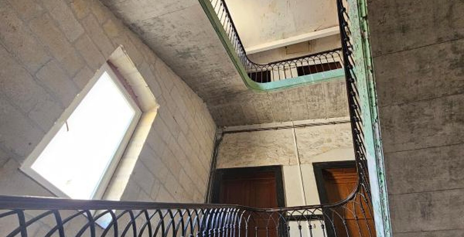 À Vendre - Ensemble immobilier de 690m² à rénover — photo 1