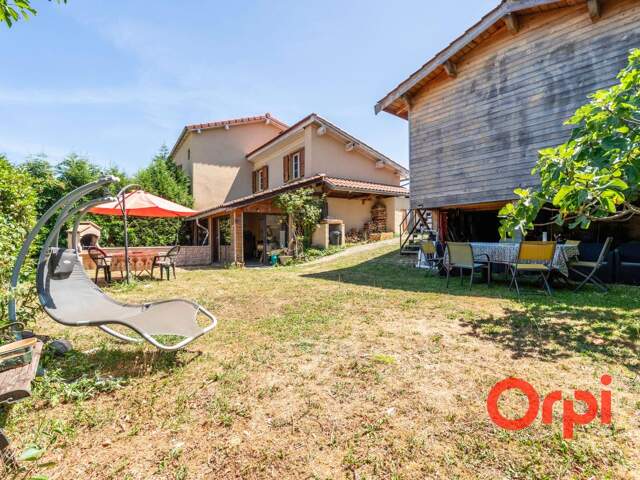 Maison familiale de caractère de 158 m² avec jardin, véranda, garage et cave — photo du bien