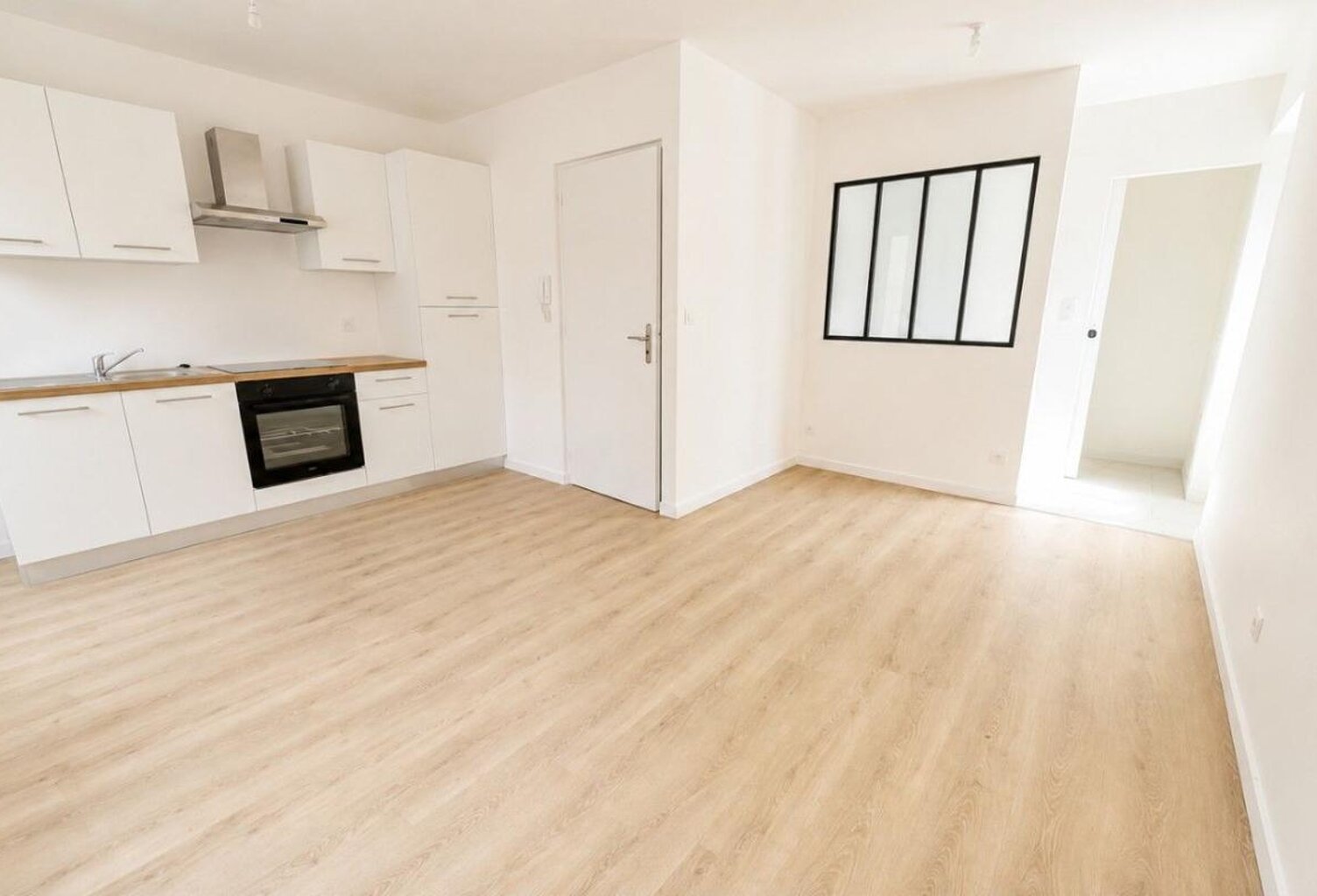 A vendre studio neuf de 23 m² dans petite copropriété proche du centre ville avec place de parking privative — photo 1