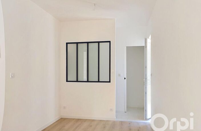 A vendre studio neuf de 23 m² dans petite copropriété proche du centre ville avec place de parking privative — photo 4