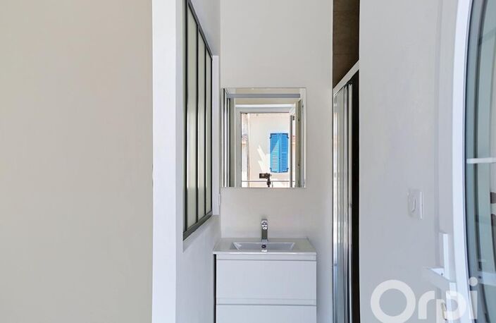 A vendre studio neuf de 23 m² dans petite copropriété proche du centre ville avec place de parking privative — photo 5