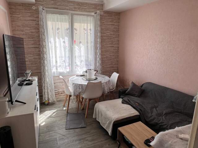 Appartement À Vendre — photo du bien