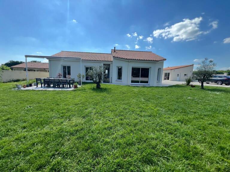 Maison de plain-pied avec dépendance – Construction 2017 – Terrain clos de 1 239 m² — photo 1
