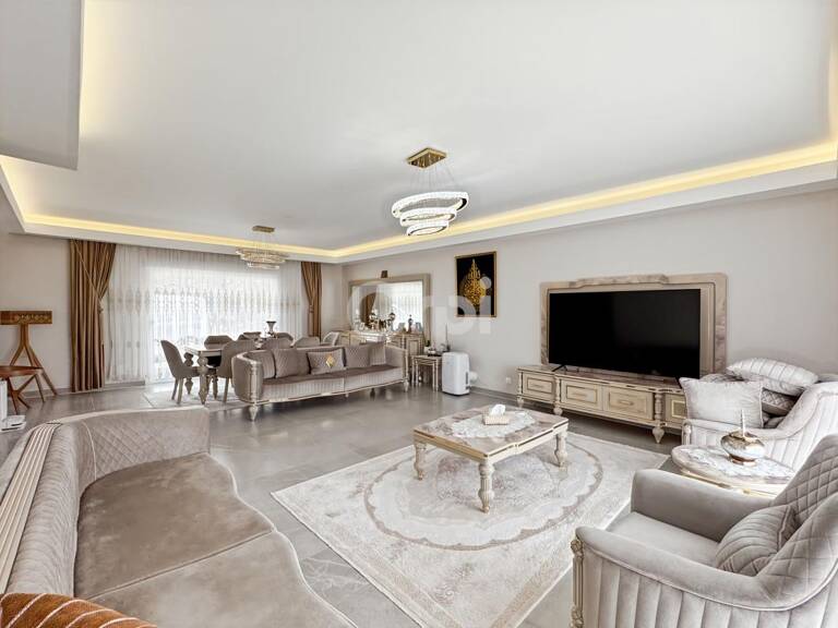 Maison 6 pièces de 198 m² — photo 1