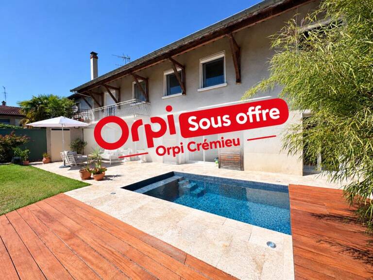 COUP DE CŒUR — Ancien corps de ferme rénové de 172 m² avec piscine à Chavanoz — photo 1