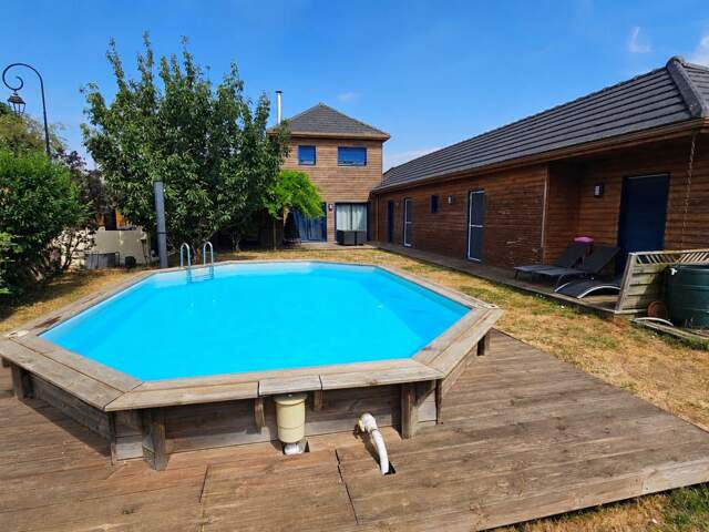 Houdan 3 mn / Maison familiale ossature bois de 195 m2 avec dépendances et piscine — photo du bien