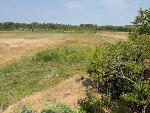 rare terrain constructible au porte de chalon avec vue dégagée plein sud sud ouest — photo du bien