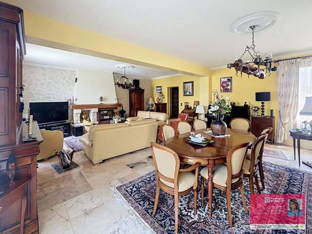 Le Blanc-Mesnil  - Maison familiale d'environ 230 m² avec jardin, dépendance — photo du bien