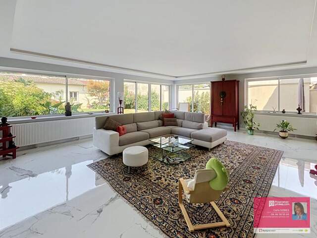 Le Blanc-Mesnil  - Maison familiale d'environ 230 m² avec jardin, dépendance — photo du bien