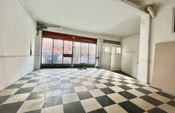 ensemble immobilier de deux lots, un local commercial et un parking de 350 m² en centre ville — photo 2