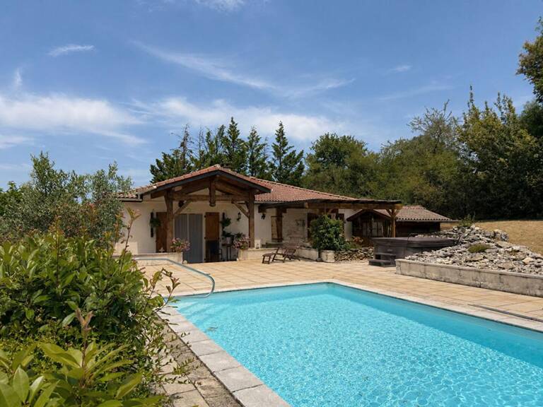 Maison parfaitement entretenue avec piscine et belle vue dégagée — photo 1