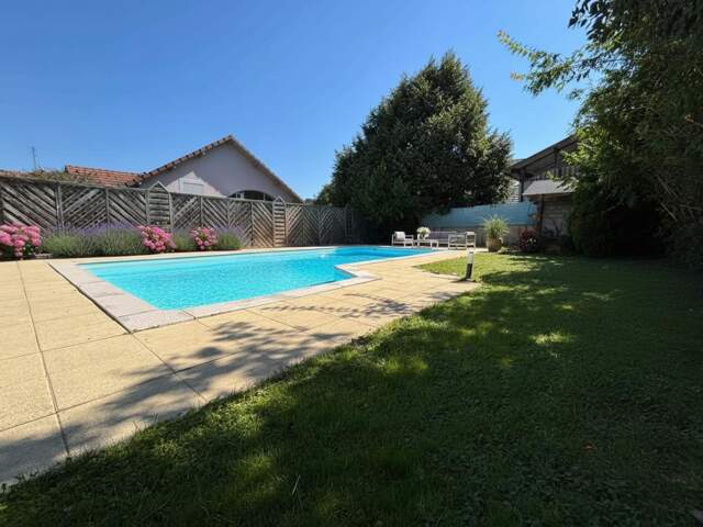 Maison en pierre avec piscine , 125 m² , Jardin sans vis-à-vis — photo du bien