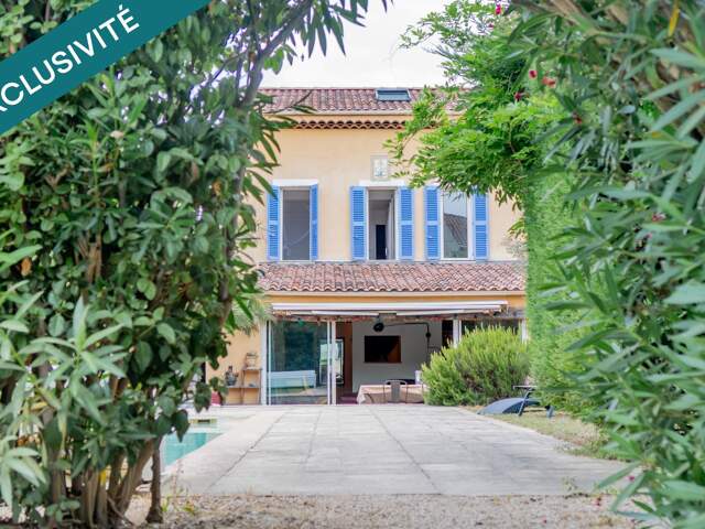Maison charme de l'ancien avec piscine et garage — photo du bien