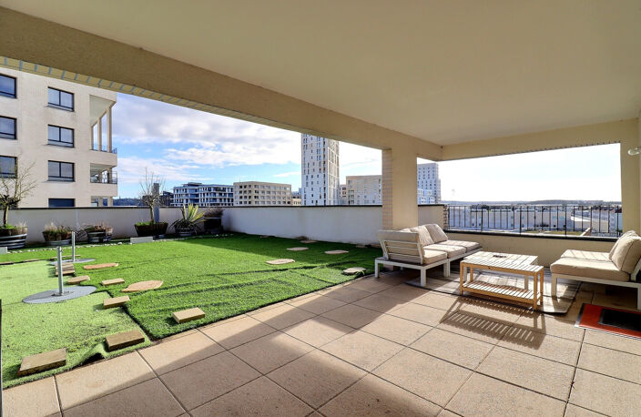 BORDEAUX - TERRASSE EXCEPTIONNELLE DE 100 m2 - APPARTEMENT — photo 2