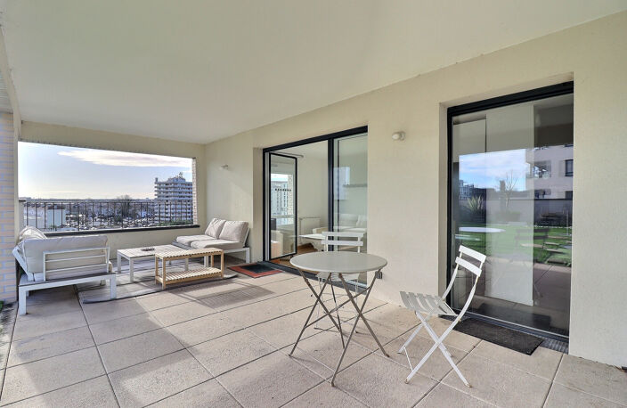 BORDEAUX - TERRASSE EXCEPTIONNELLE DE 100 m2 - APPARTEMENT — photo 3