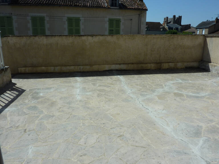 Appartement en location avec terrasse — photo 1