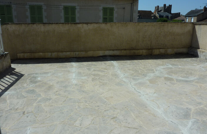 Appartement en location avec terrasse — photo 2