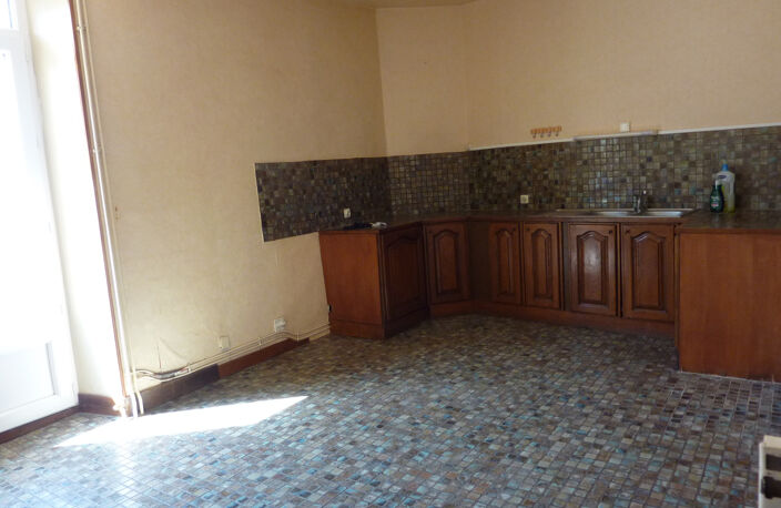 Appartement en location avec terrasse — photo 3