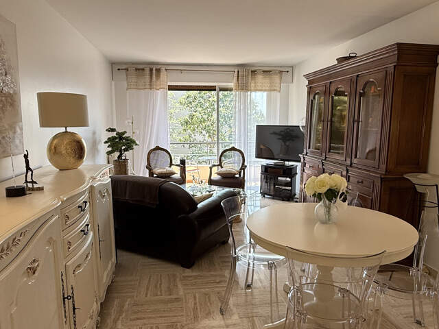 Le Cannet - Spacieux 3 pièces de 70 m2 rénové avec terrasse — photo du bien