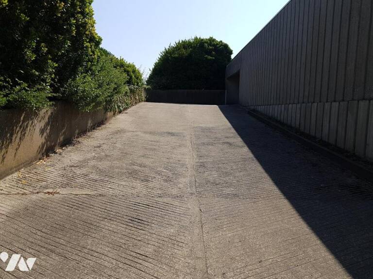 Garage   — photo 1
