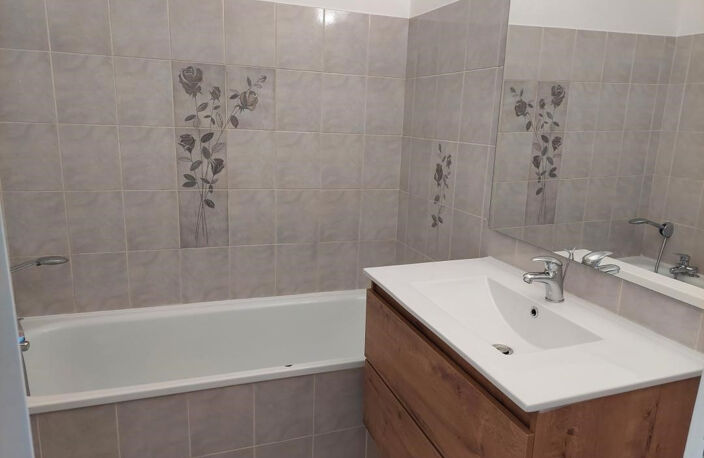 AUXERRE-  bel appartement F3 de 60m² dans résidence  avec ascenseur ,refait entièrement à neuf — photo 3