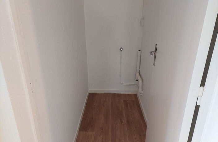 AUXERRE-  bel appartement F3 de 60m² dans résidence  avec ascenseur ,refait entièrement à neuf — photo 4