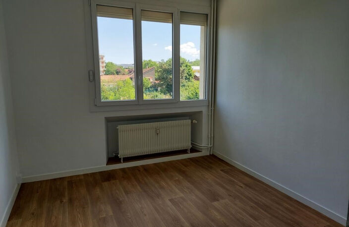 AUXERRE-  bel appartement F3 de 60m² dans résidence  avec ascenseur ,refait entièrement à neuf — photo 5