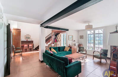 Maison Vieillevigne 9 pièces 6 chambres — photo du bien