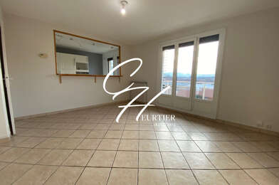 Appartement 3 pièces 760 €