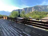LA TOUR EN MAURIENNE LE CHATEL Beaucoup de charme pour cette maison récente de 145 m2 + superbe terrasse de 40 m2 offrant une vue panoramique imprenable et très ensoleillée — photo 3
