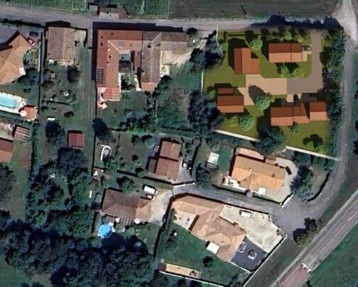 VILLENEUVE (01) - Terrain à bâtir de 593m² - libre constructeur