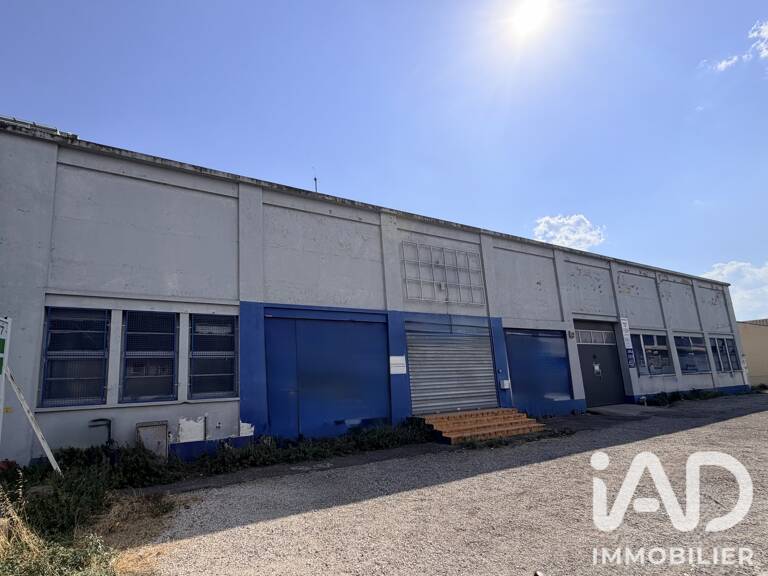 Vente Boutique/Local commercial 2 200 m&sup2; — photo 1